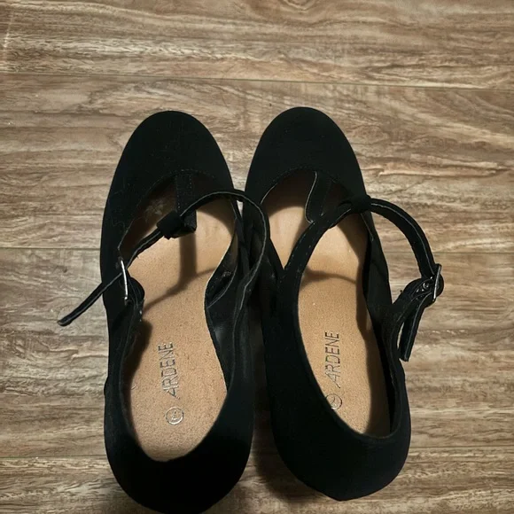 Heels - Picture 5 of 6